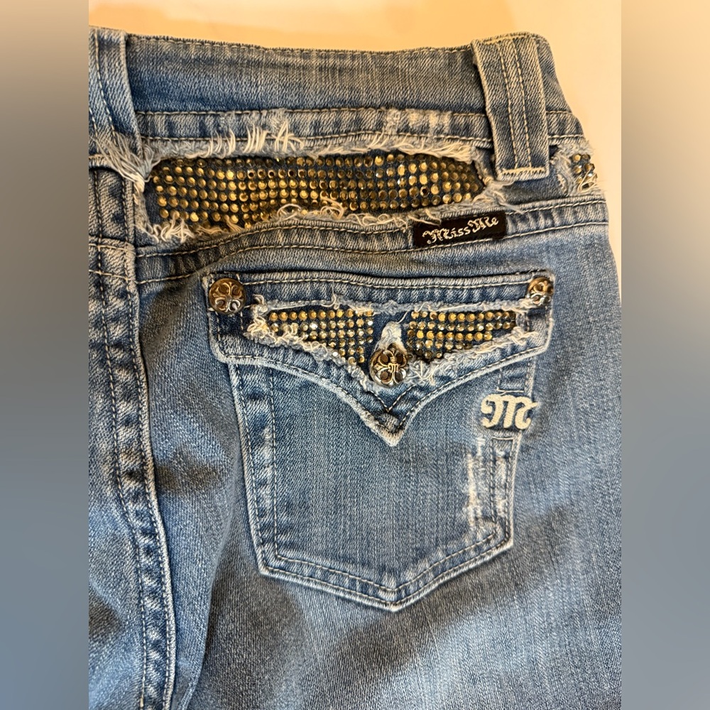 Miss Me Light Blue Embellished Jeans
STYLE(MODEL):JP4221R